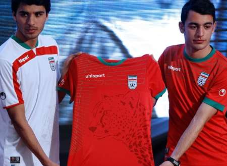 پیراهن تیم ملی فوتبال ایران در جام جهانی ۲۰۱۴ رونمایی شد